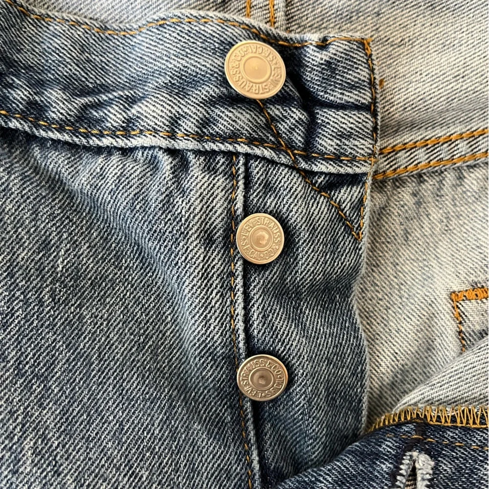 Men’s Levi’s 501 button fly medium dark wash denim jeans. Size 38x30.
